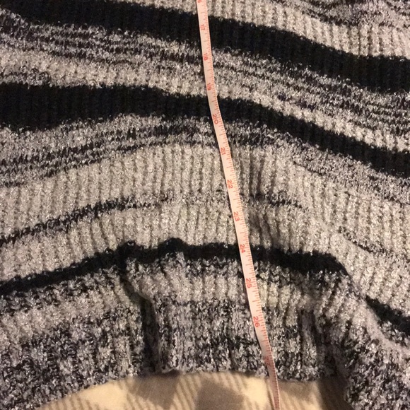 Knit poncho - Picture 4 of 8
